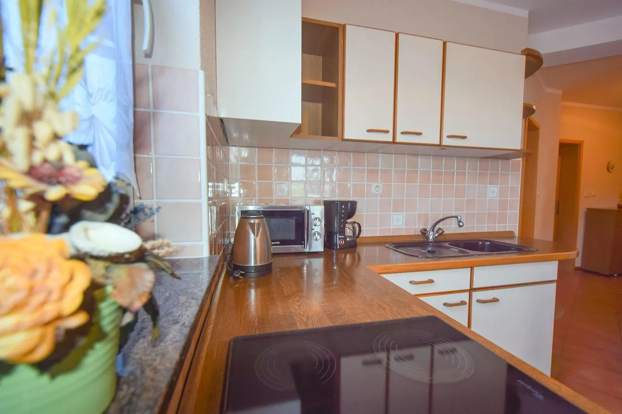 Apartments & Room Matic 3*, Malinska